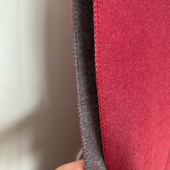 NWOT Very Soft Laura Scarf - Picture 4 of 6